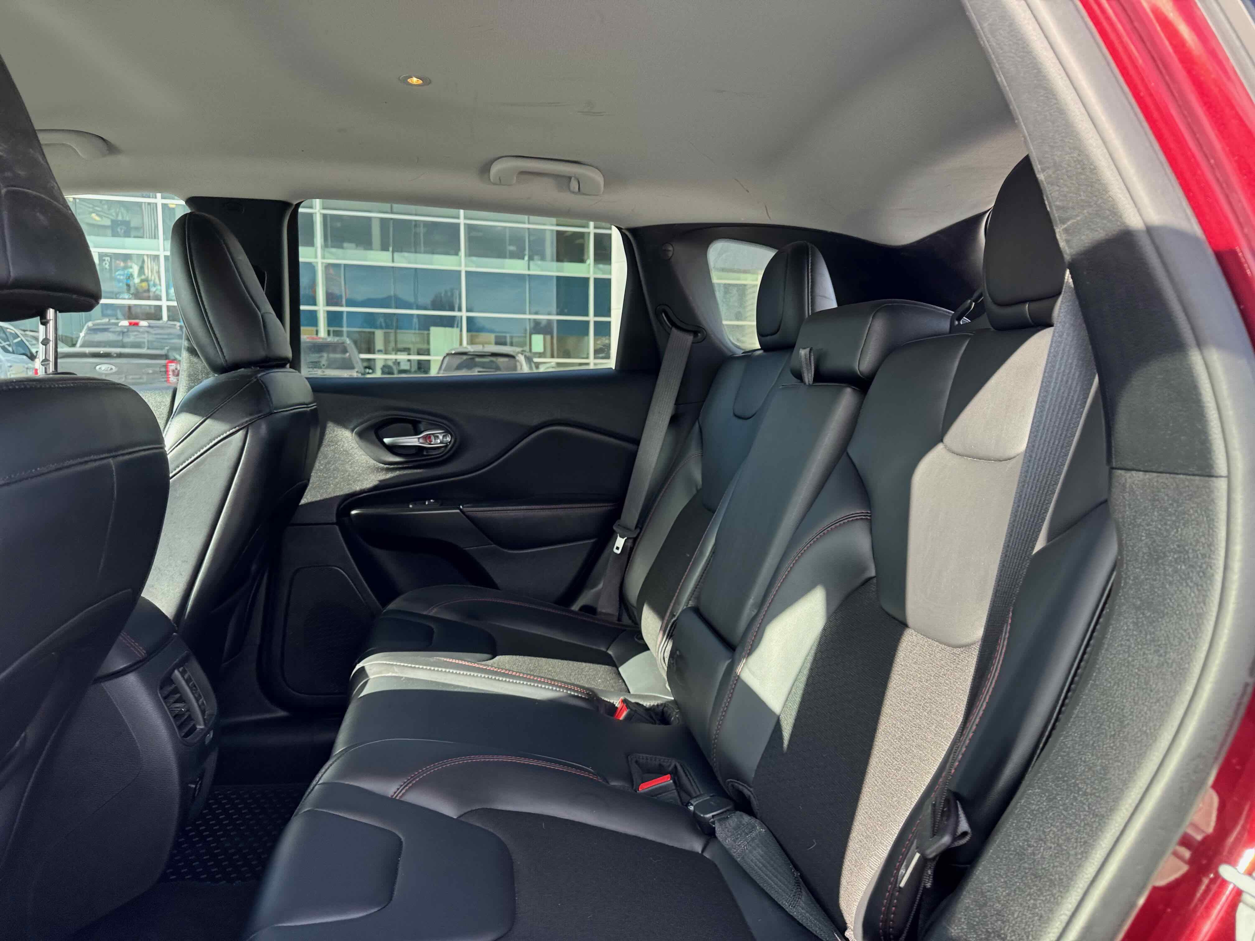 Used 2021 Jeep Cherokee Trailhawk w/ Comfort/Convenience Group image 26