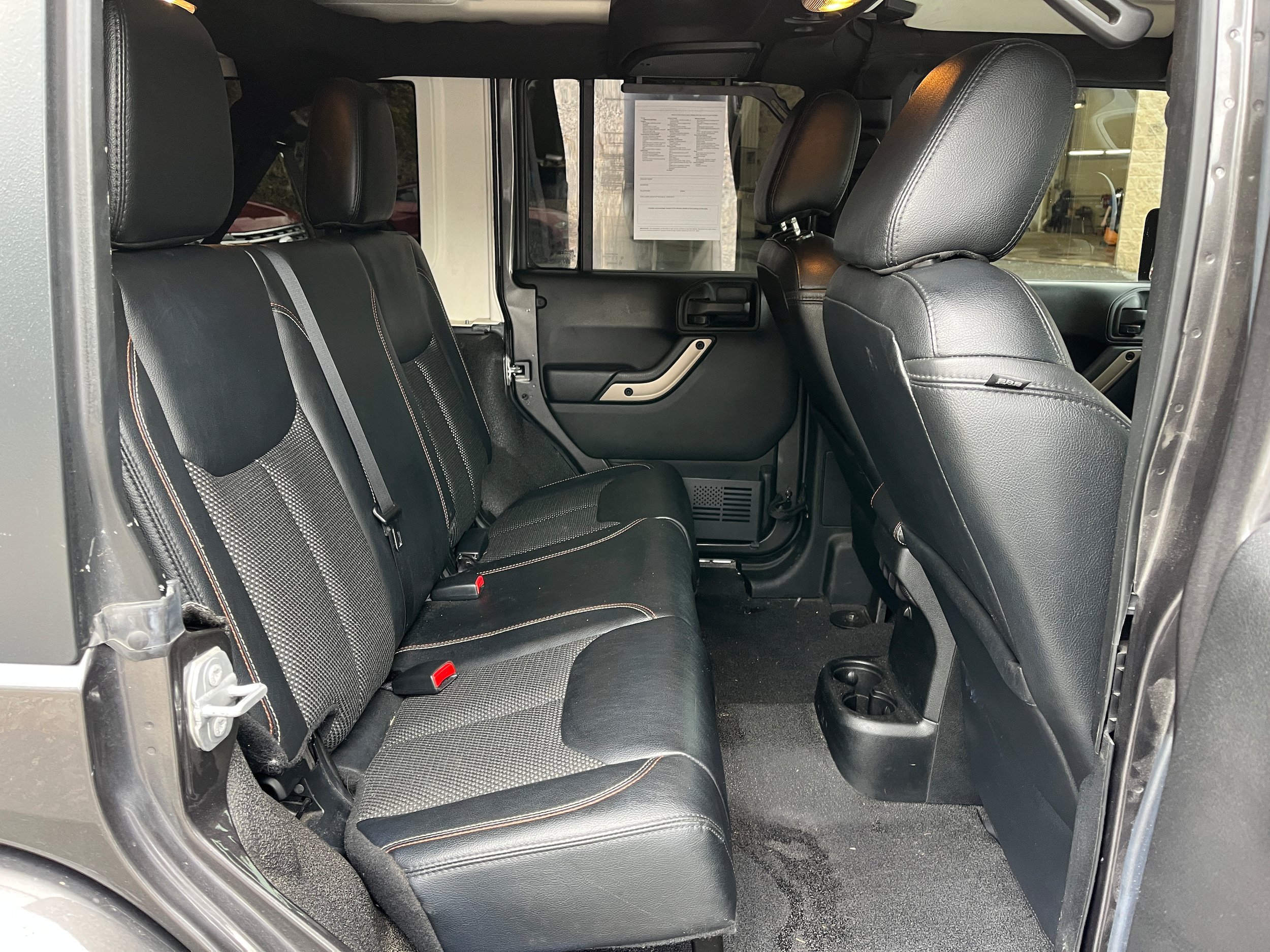 Used 2017 Jeep Wrangler Unlimited Sahara AWD/4WD image 8