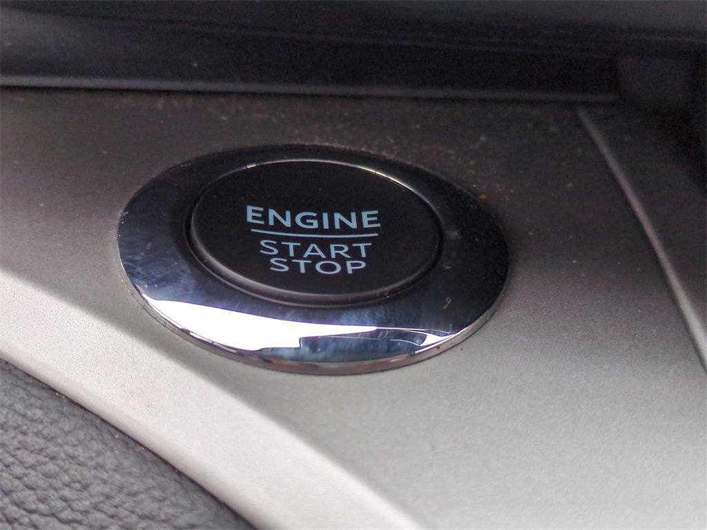 Certified 2022 Ford Explorer XLT w/ Equipment Group 202A image 27