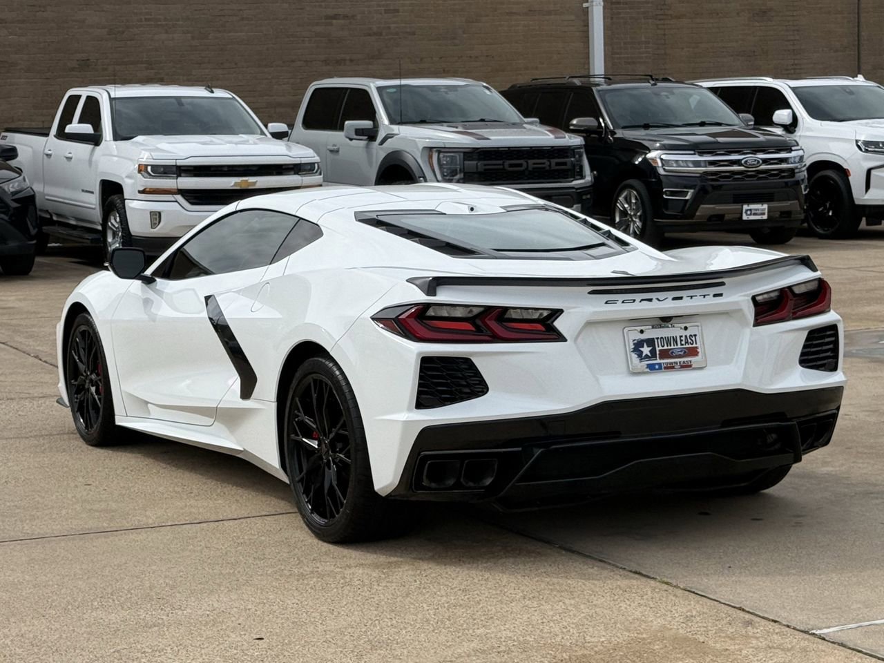 Used 2025 Chevrolet Corvette Stingray Preferred Cpe w/ Stealth Interior Trim Package image 4
