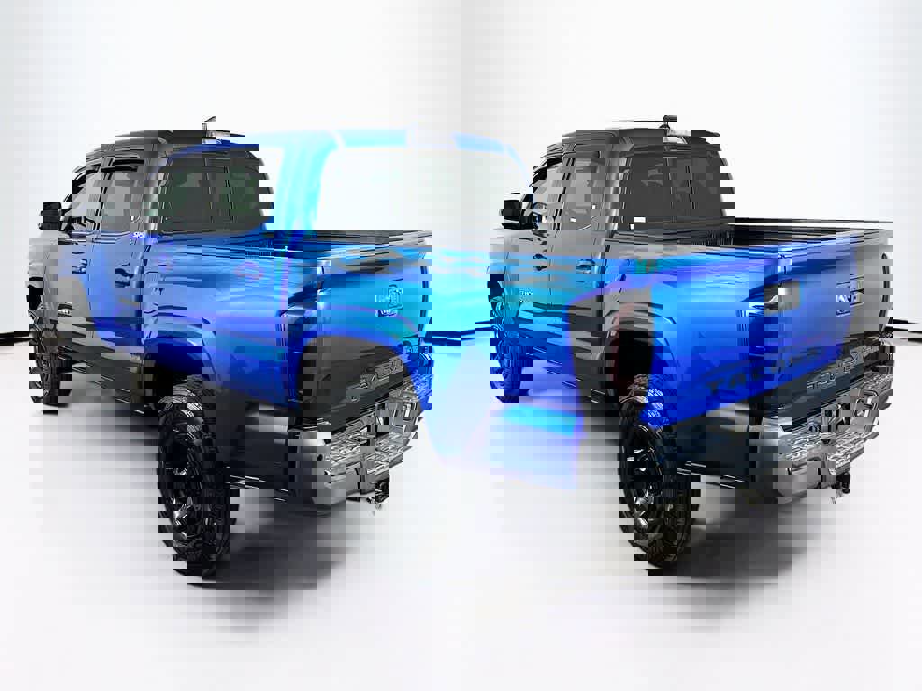 Used 2018 Toyota Tacoma SR5 image 3