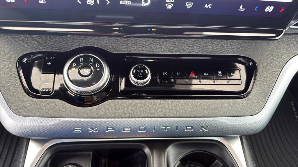 Certified 2025 Ford Expedition Tremor AWD/4WD image 17