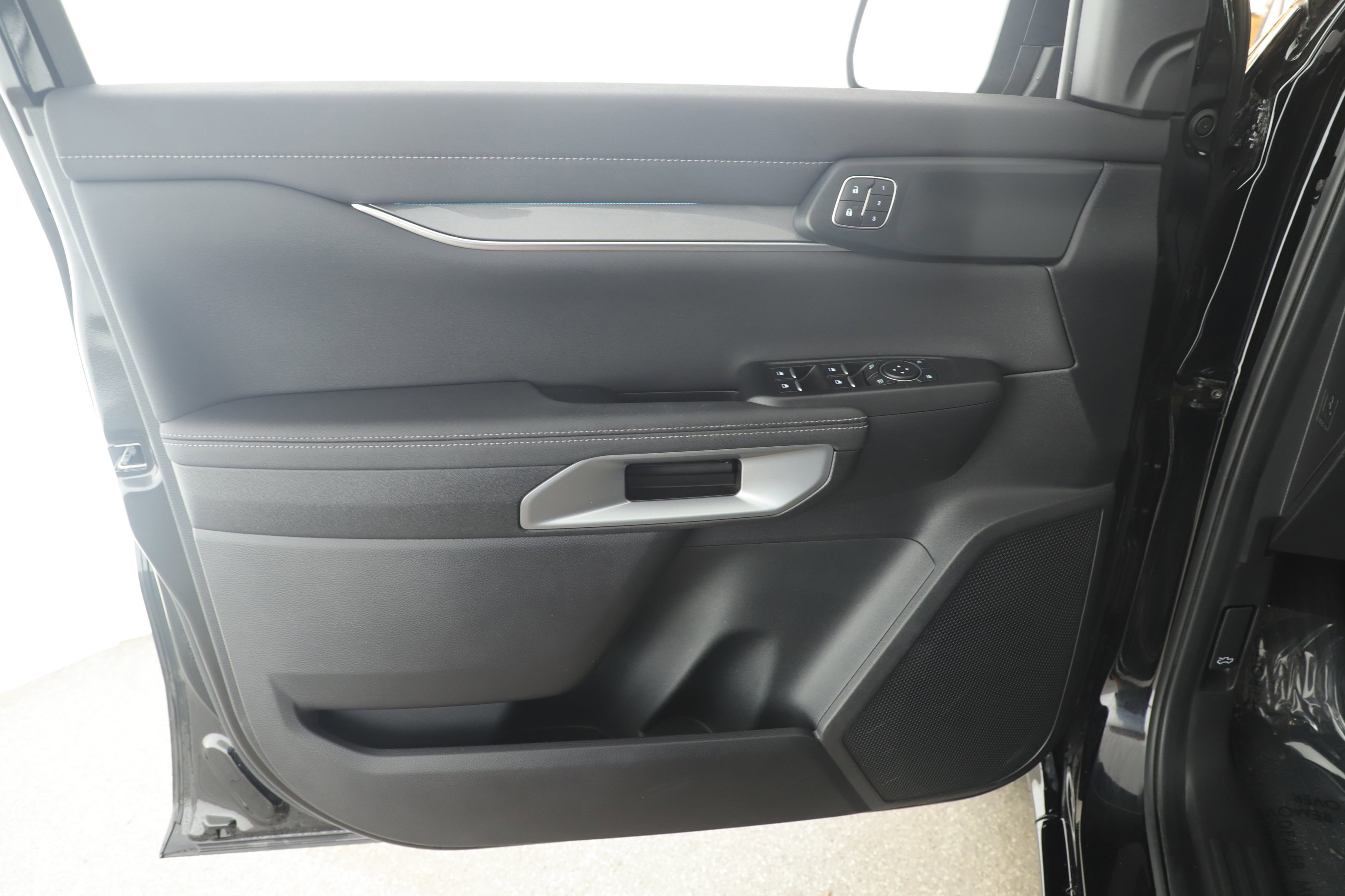 Certified 2024 Ford Ranger Lariat w/ Advanced Towing Package image 8