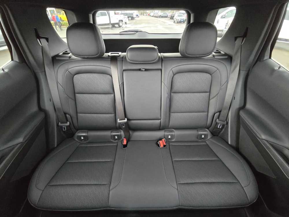 Used 2025 Chevrolet Equinox LT w/ Convenience Package II image 16