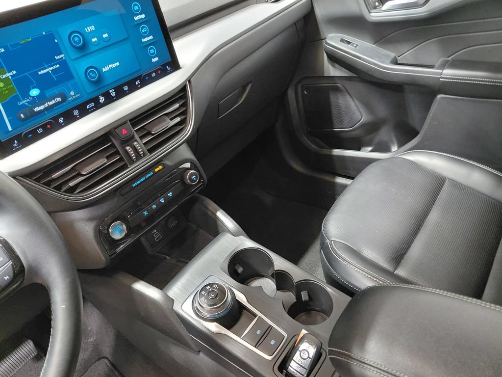 Certified 2025 Ford Escape Platinum AWD/4WD image 30
