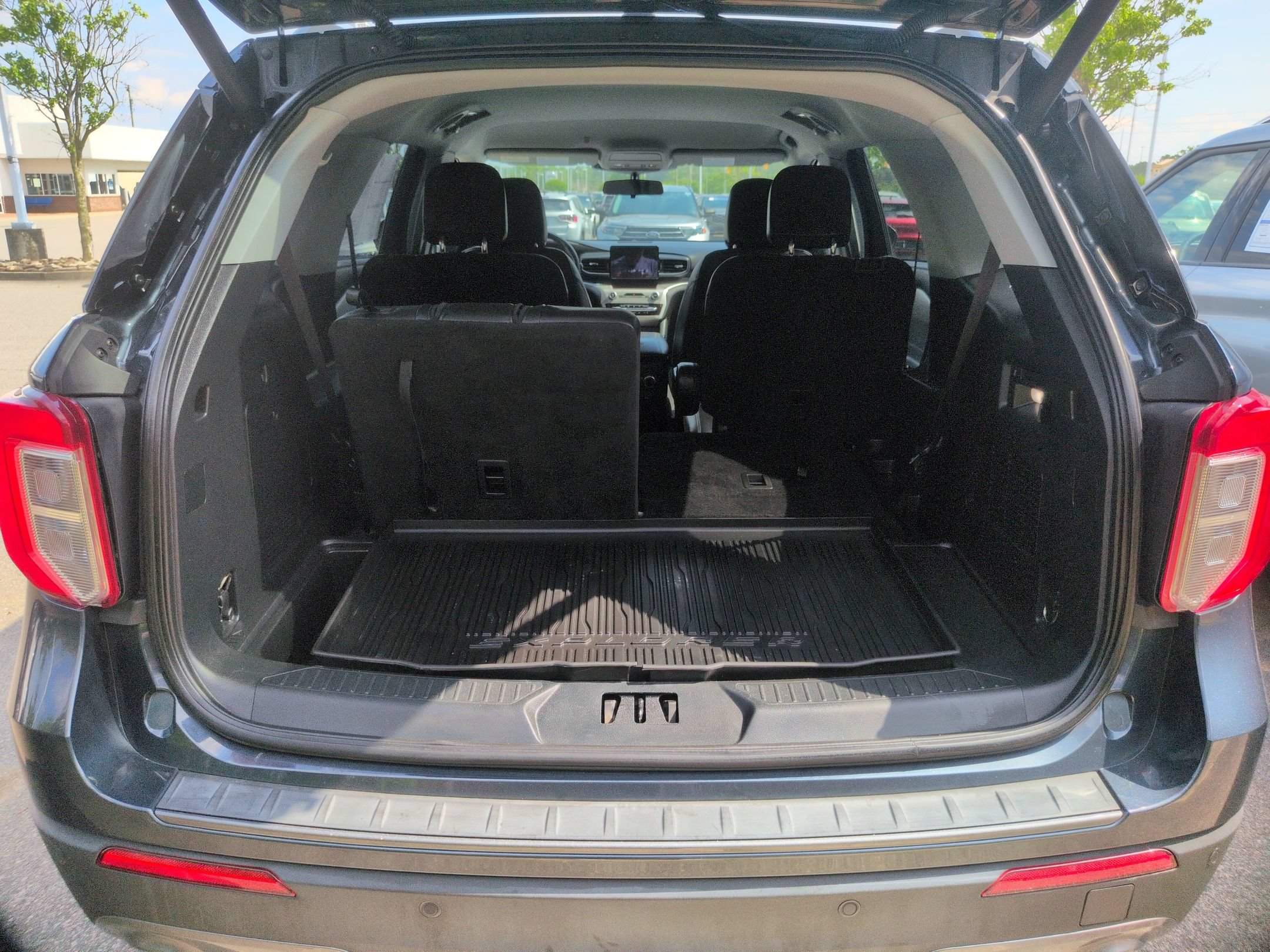 Certified 2022 Ford Explorer XLT w/ Equipment Group 202A RWD image 32