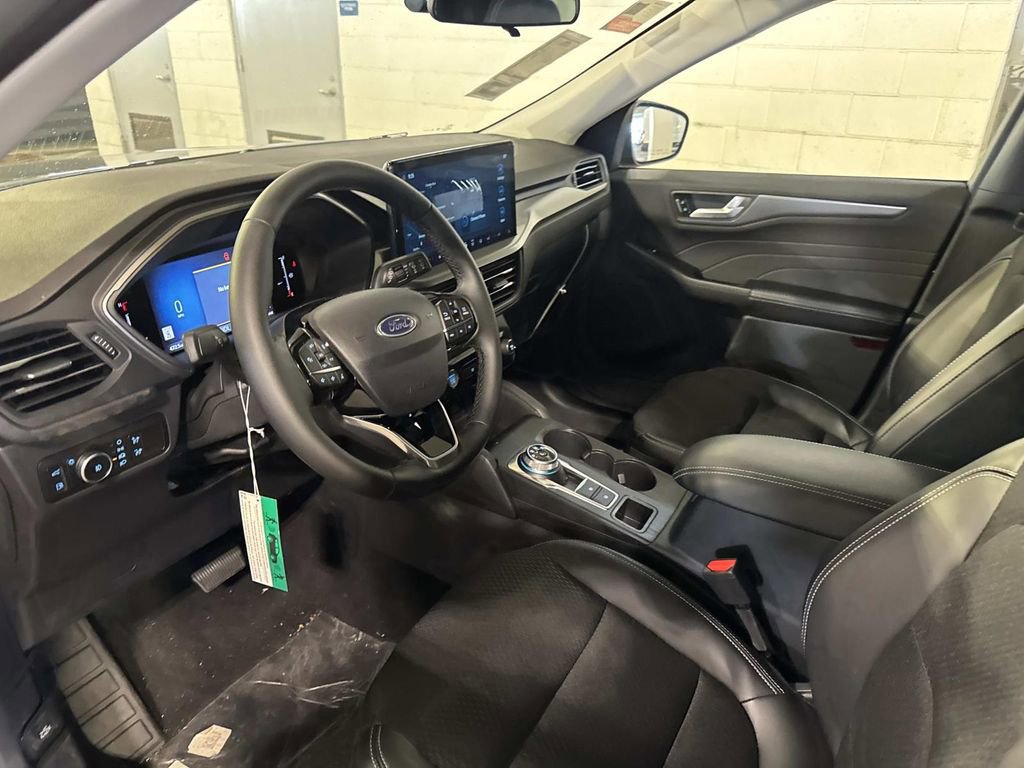 Certified 2025 Ford Escape Base image 15