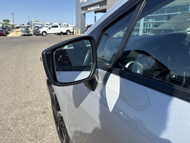 Used 2024 Nissan Versa SR FWD image 8