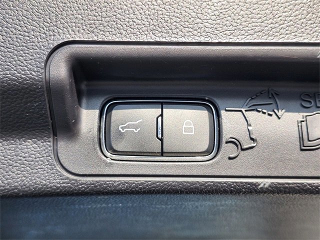 Certified 2022 Ford Explorer XLT image 33