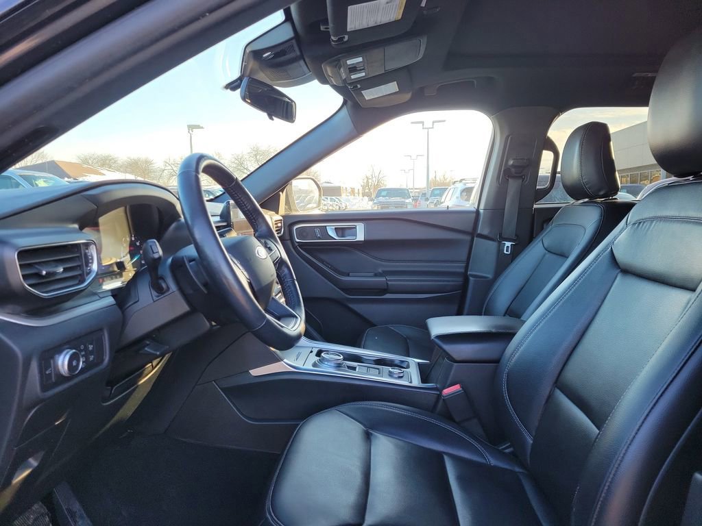 Certified 2020 Ford Explorer XLT w/ Equipment Group 202A image 16