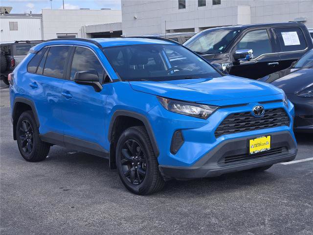 Used 2021 Toyota RAV4 LE FWD image 3