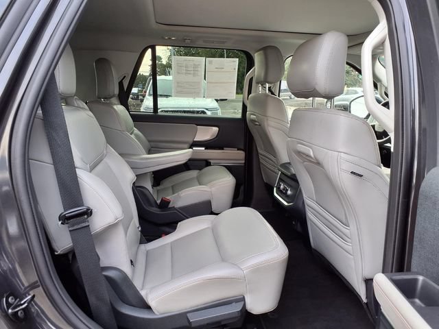 Certified 2025 Ford Expedition Active AWD/4WD image 11