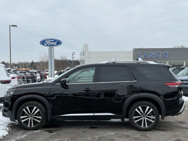 Used 2023 Nissan Pathfinder Platinum w/ Cargo Package image 4