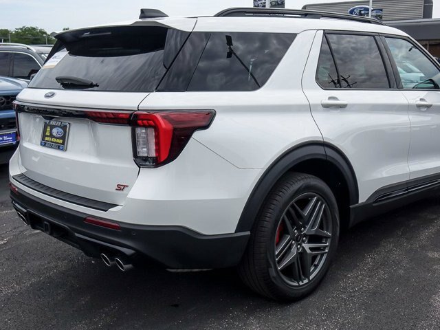 Certified 2025 Ford Explorer ST w/ Sun And Sound Package AWD/4WD image 9