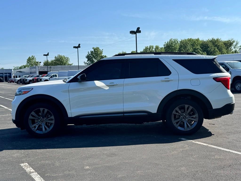 Certified 2023 Ford Explorer XLT w/ Equipment Group 202A AWD/4WD image 4