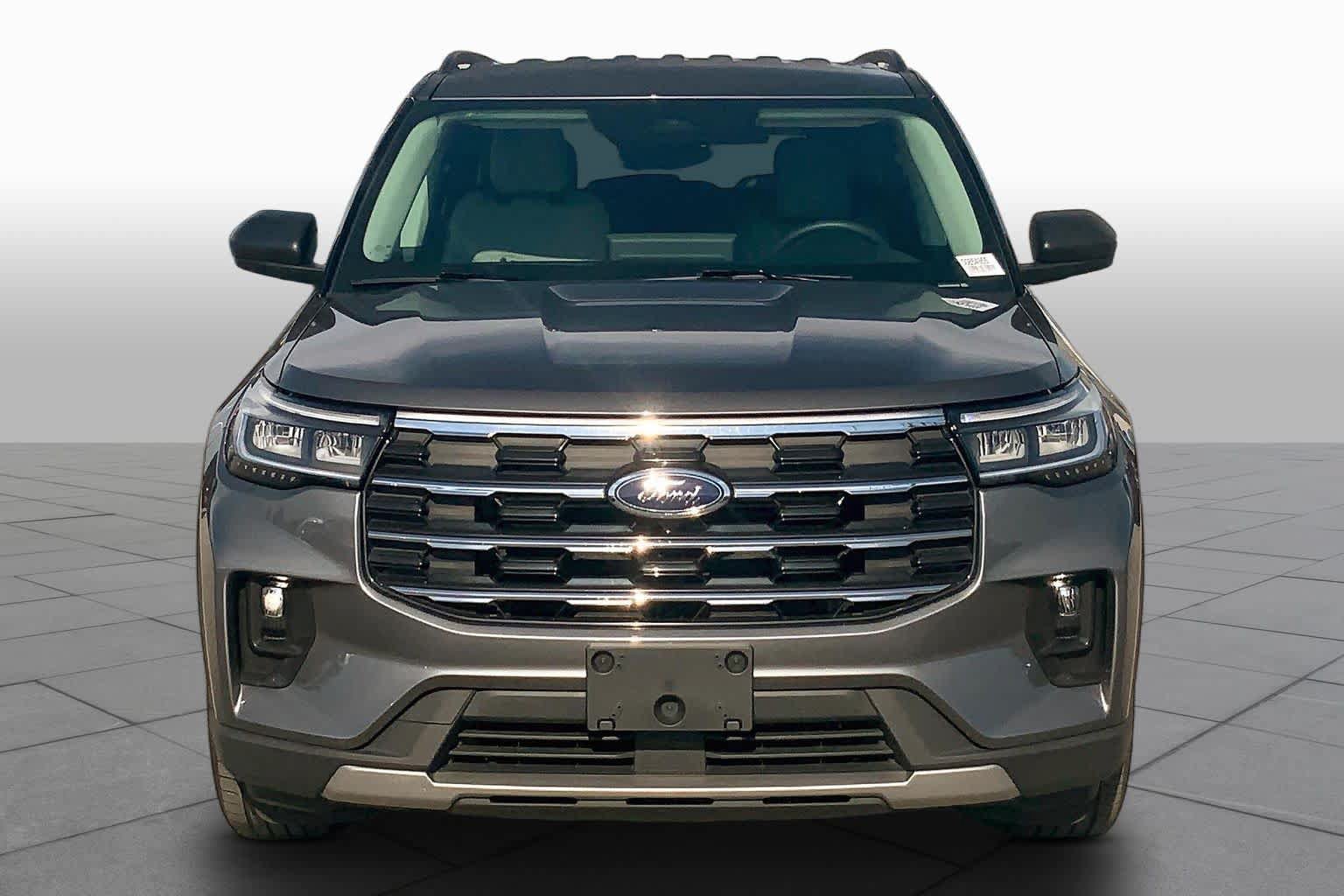 Certified 2025 Ford Explorer Active w/ Active Comfort Package RWD image 4