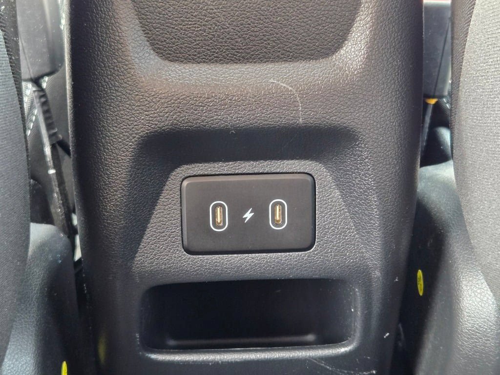 Used 2024 Hyundai Venue SEL FWD image 17