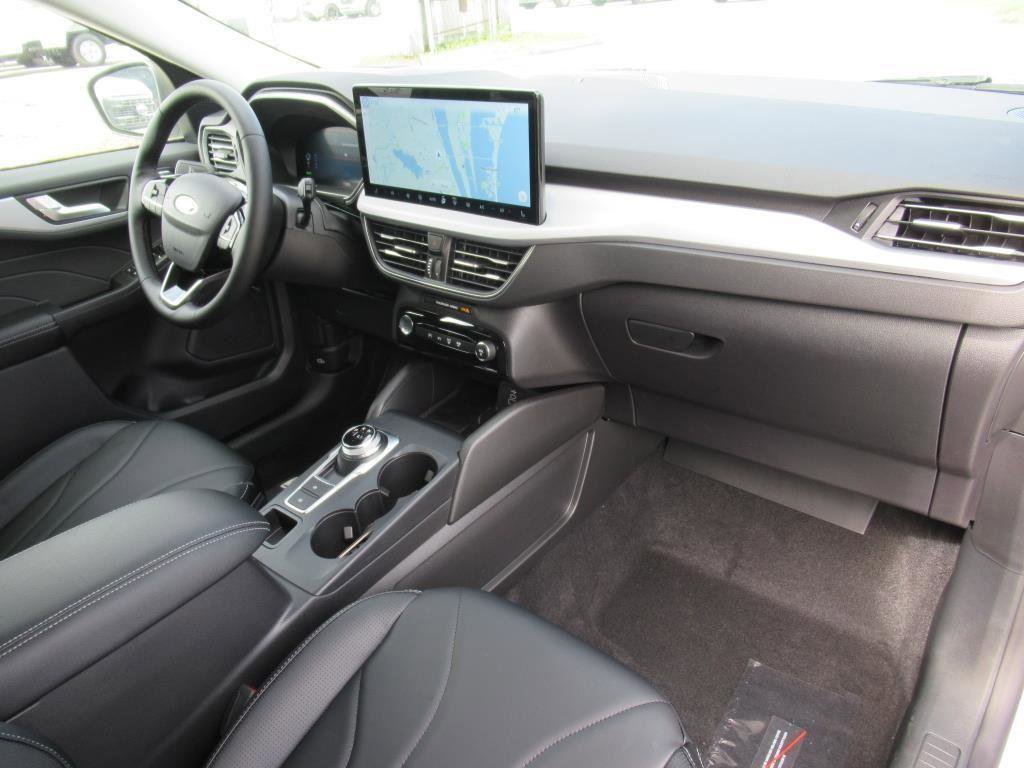 Certified 2025 Ford Escape SE w/ PHEV Premium Package image 12