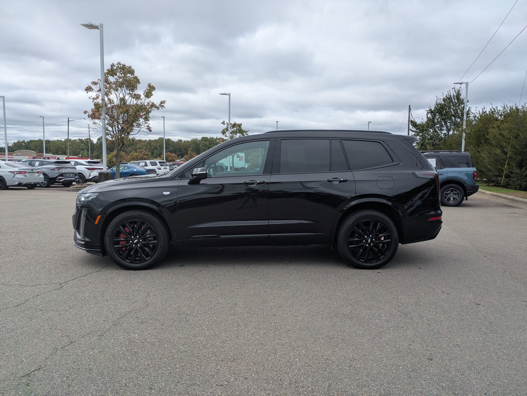 Used 2024 Cadillac XT6 Sport w/ LPO, Onyx Lite Package image 7