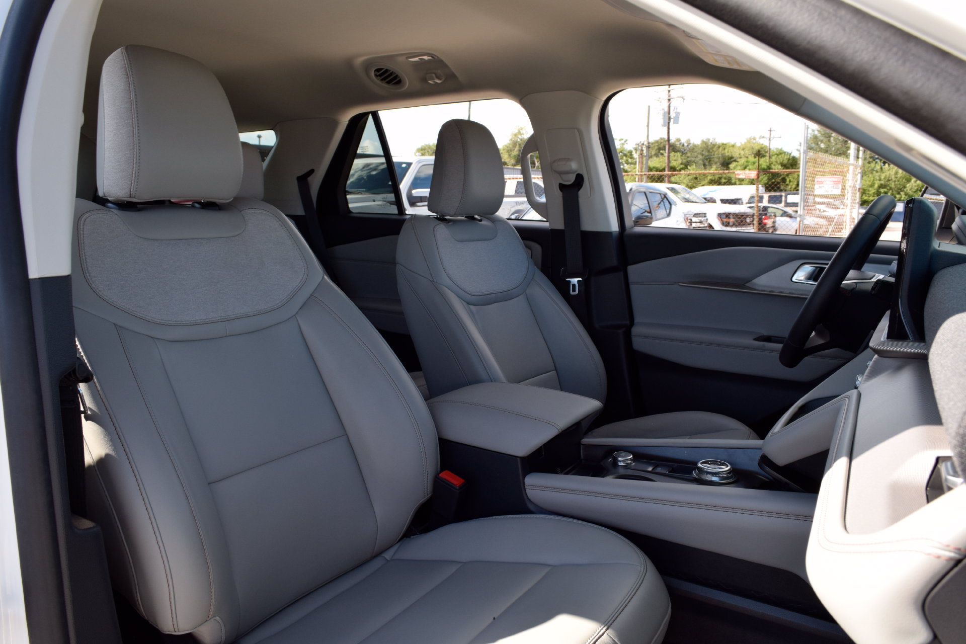 Certified 2025 Ford Explorer Active w/ Active Comfort Package AWD/4WD image 25