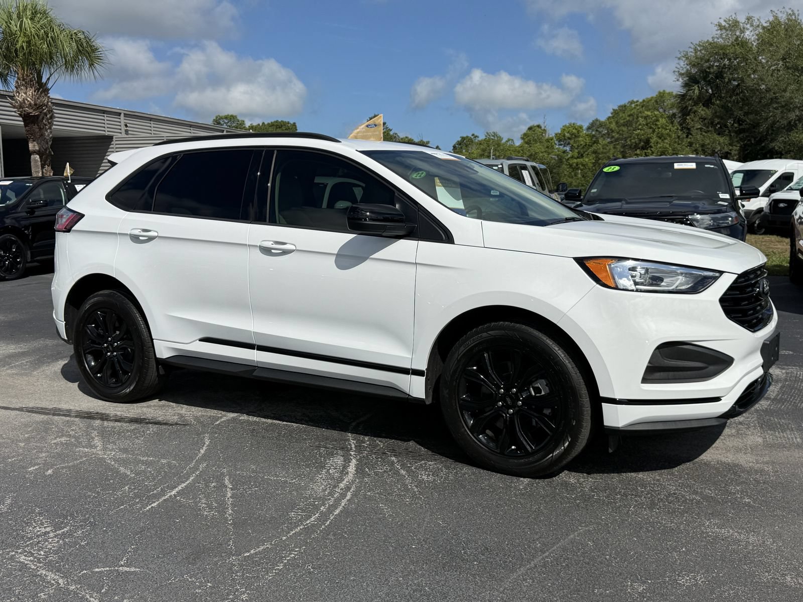 Certified 2024 Ford Edge SE w/ Black Appearance Package AWD/4WD image 2