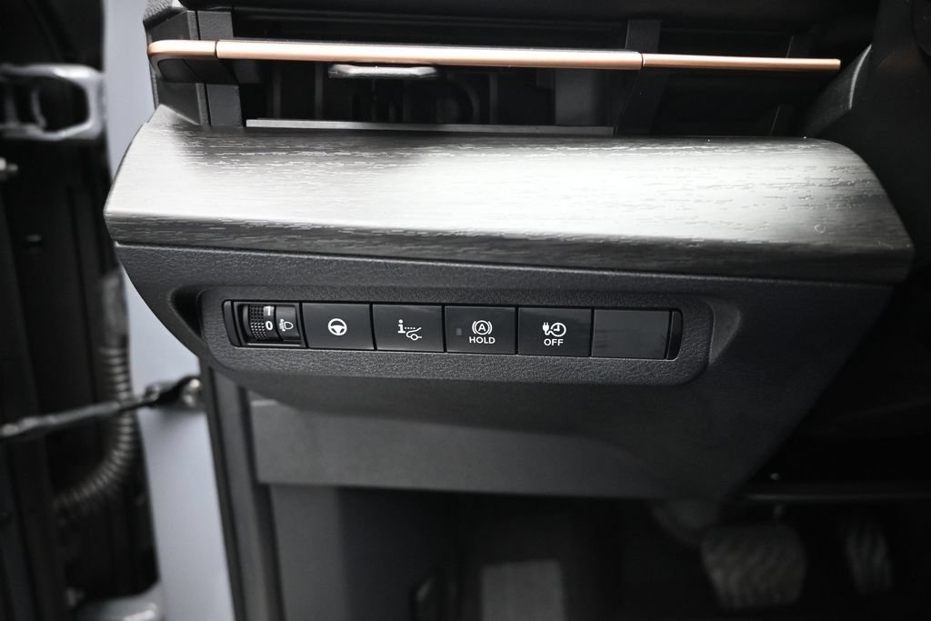 Used 2024 Nissan Ariya AWD image 13