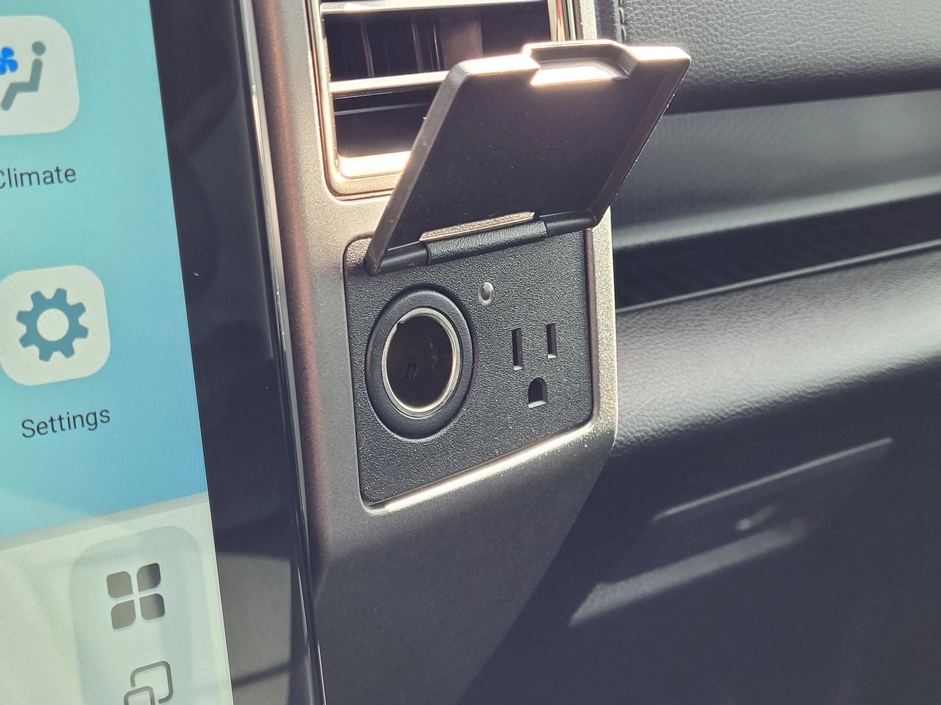 Certified 2018 Ford F150 Raptor w/ Equipment Group 802A Luxury image 25