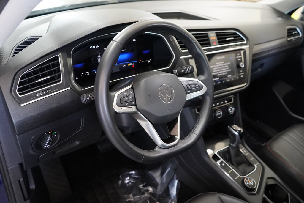 Used 2024 Volkswagen Tiguan SE AWD/4WD image 17