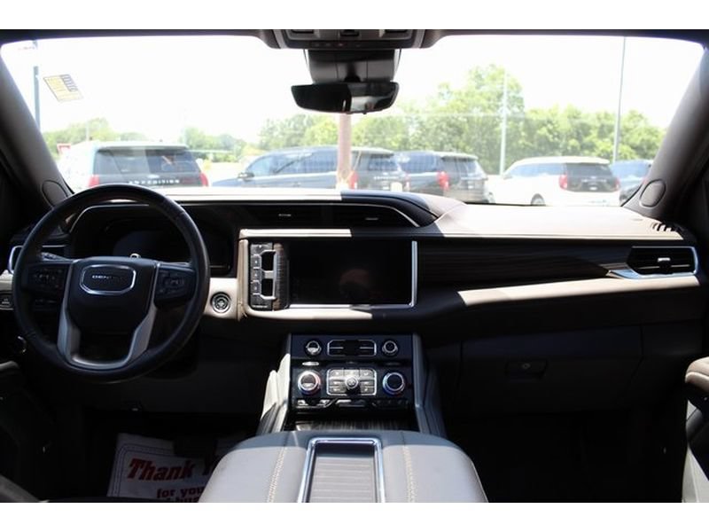 Used 2024 GMC Yukon Denali w/ Advanced Technology Package AWD/4WD image 22