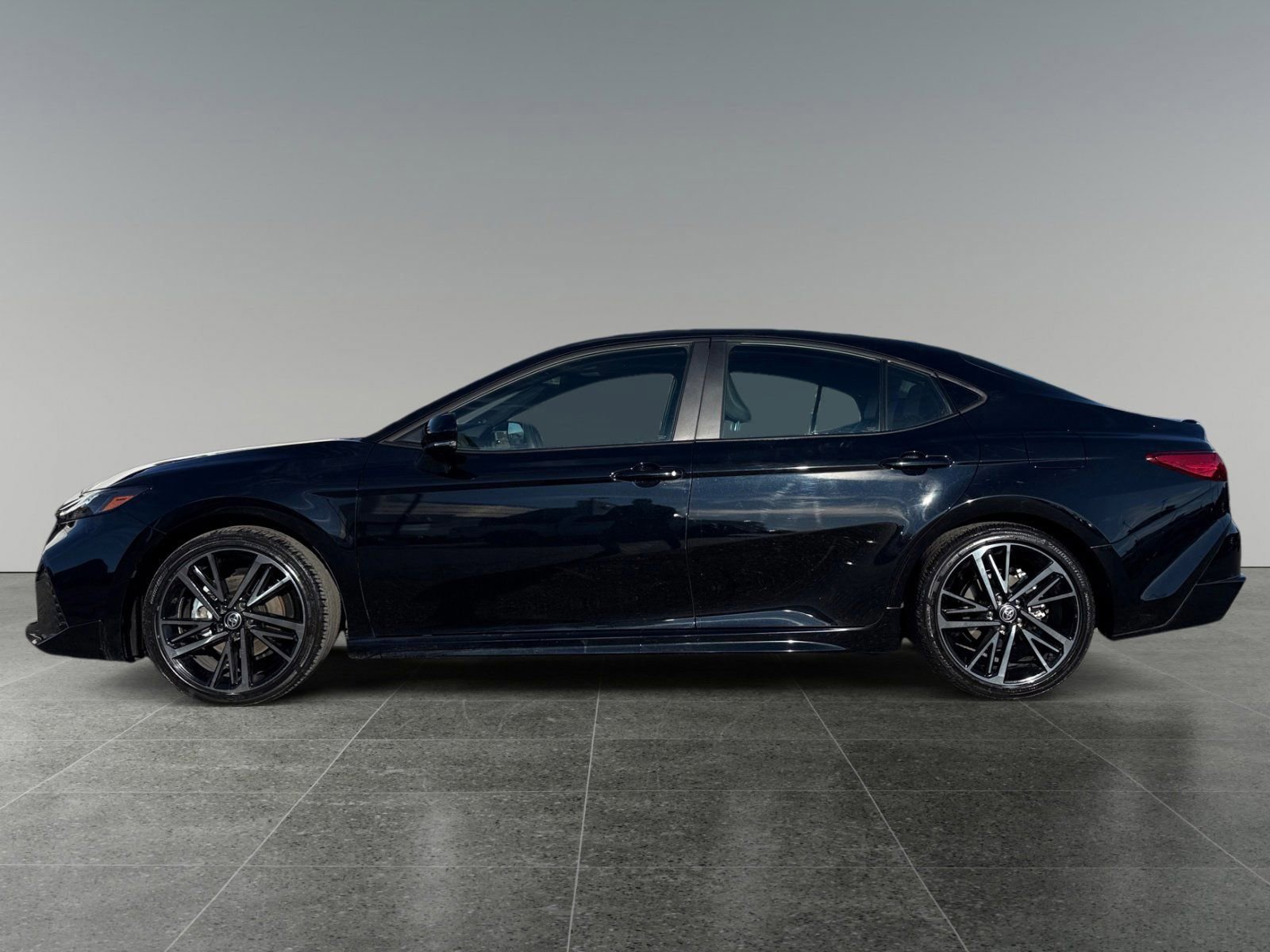 Used 2025 Toyota Camry XSE w/ Premium Package image 6