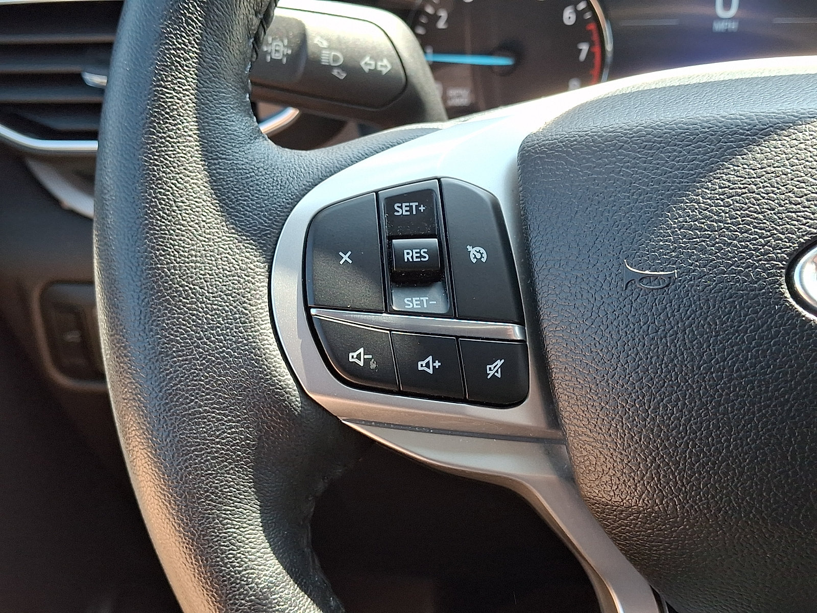 Certified 2024 Ford Explorer XLT w/ Equipment Group 202A AWD/4WD image 24