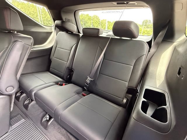 Used 2025 Chevrolet Traverse Z71 w/ LPO, Cargo Package AWD/4WD image 17