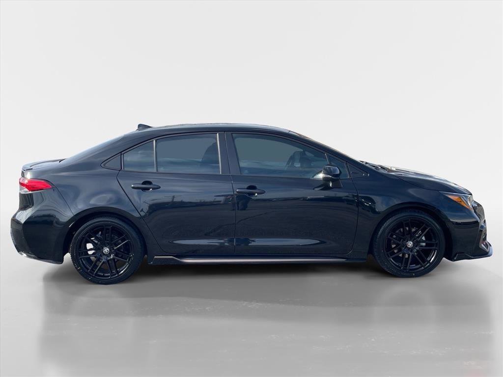 Used 2022 Toyota Corolla SE image 2