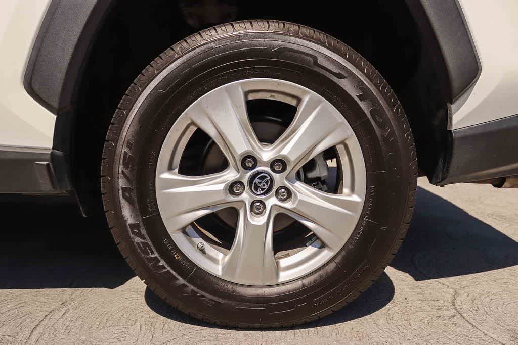 Used 2020 Toyota RAV4 LE w/ All Weather Liner Package AWD/4WD image 10