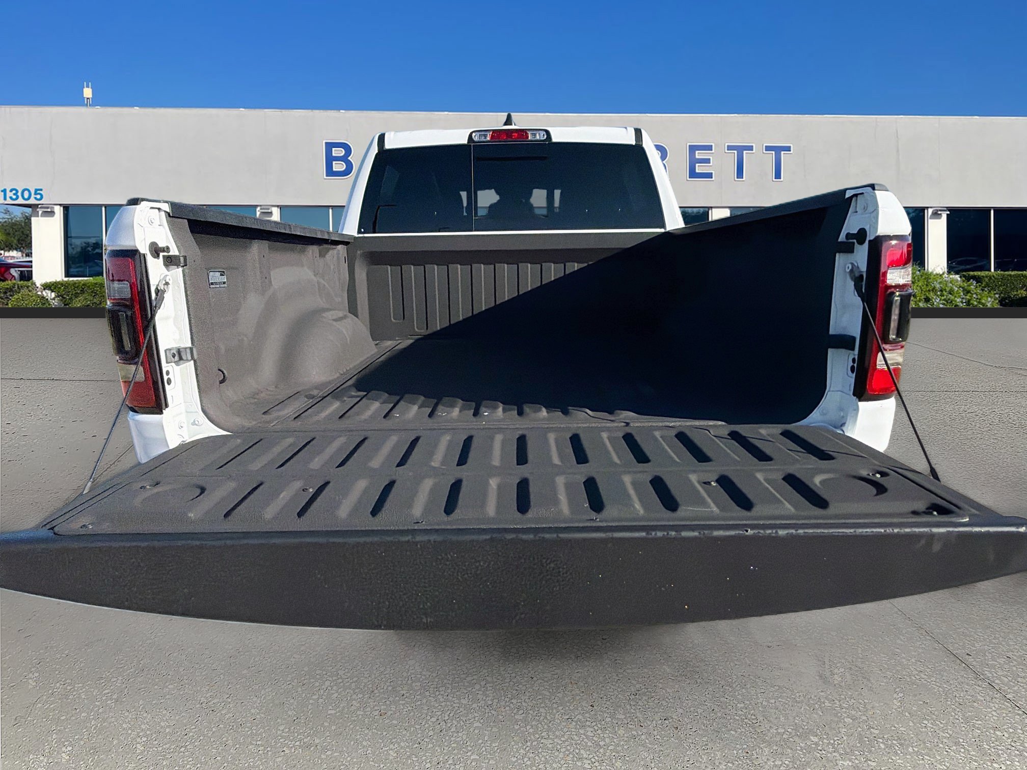 Used 2023 RAM 1500 Laramie AWD/4WD image 25