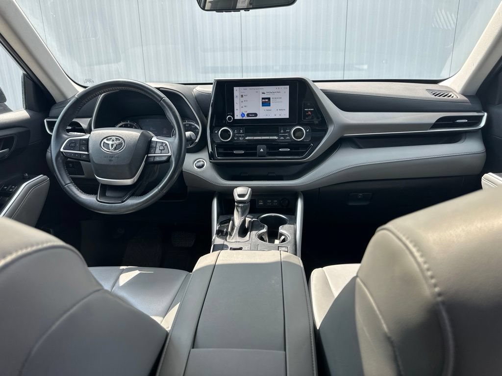 Used 2023 Toyota Highlander XLE AWD/4WD image 33