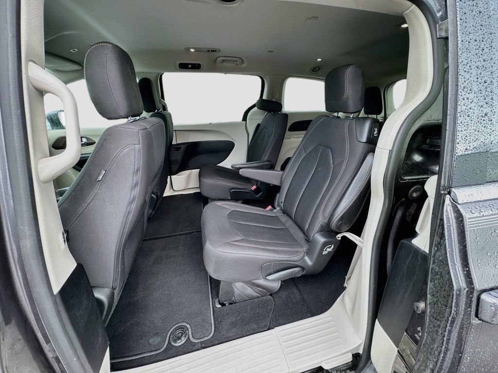 Used 2019 Chrysler Pacifica Touring Plus w/ Advanced Safetytec Group FWD image 23