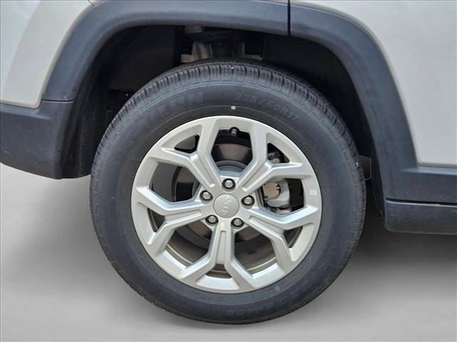 Used 2024 Jeep Compass Latitude AWD/4WD image 17