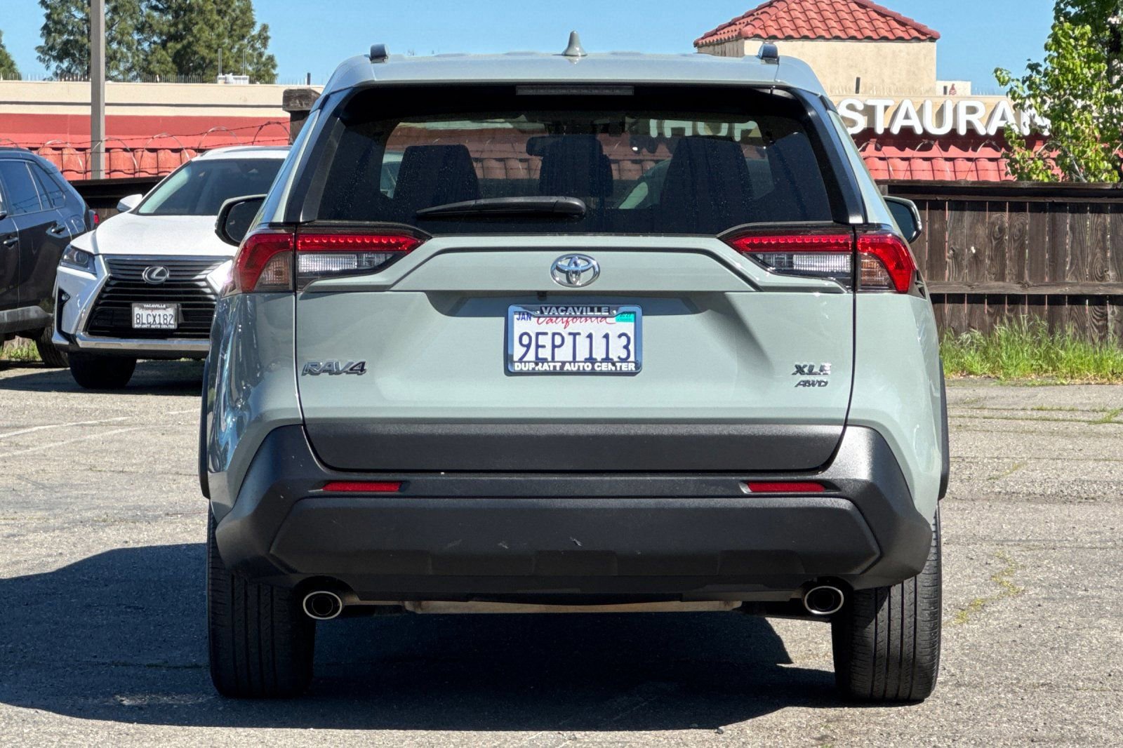 Used 2022 Toyota RAV4 XLE Premium image 4