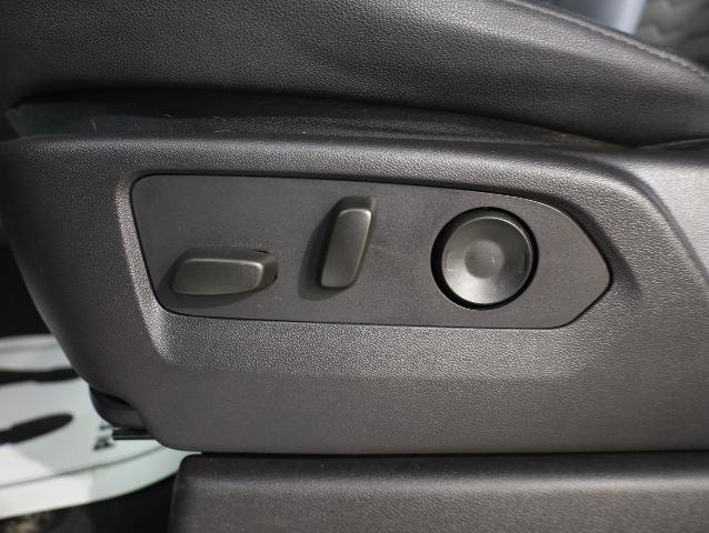 Used 2024 Chevrolet Silverado 2500 ZR2 w/ Technology Package image 19