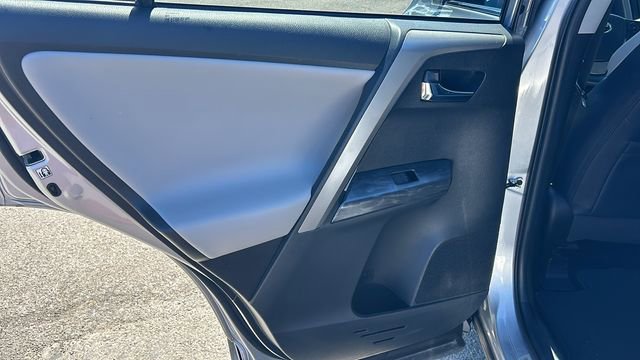 Used 2017 Toyota RAV4 Platinum image 14