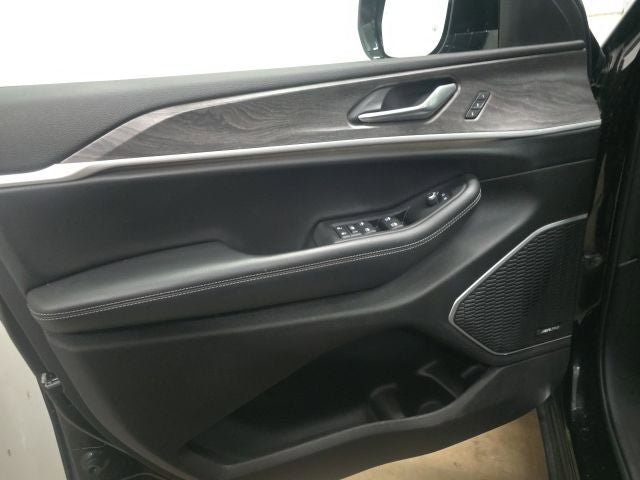 Used 2022 Jeep Grand Cherokee L Limited AWD/4WD image 20