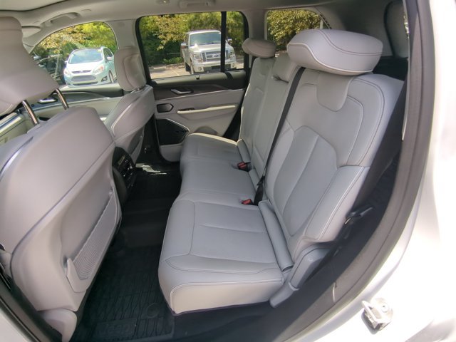 Used 2023 Jeep Grand Cherokee Overland w/ Adv Protech Group III AWD/4WD image 23