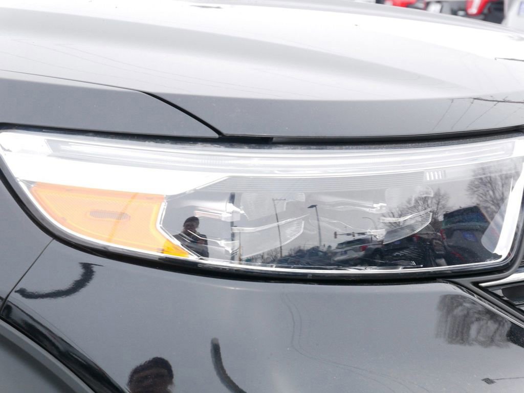 Certified 2023 Ford Explorer XLT w/ Equipment Group 202A image 5