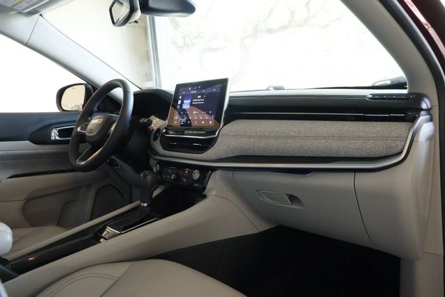Used 2022 Jeep Compass Latitude FWD image 22