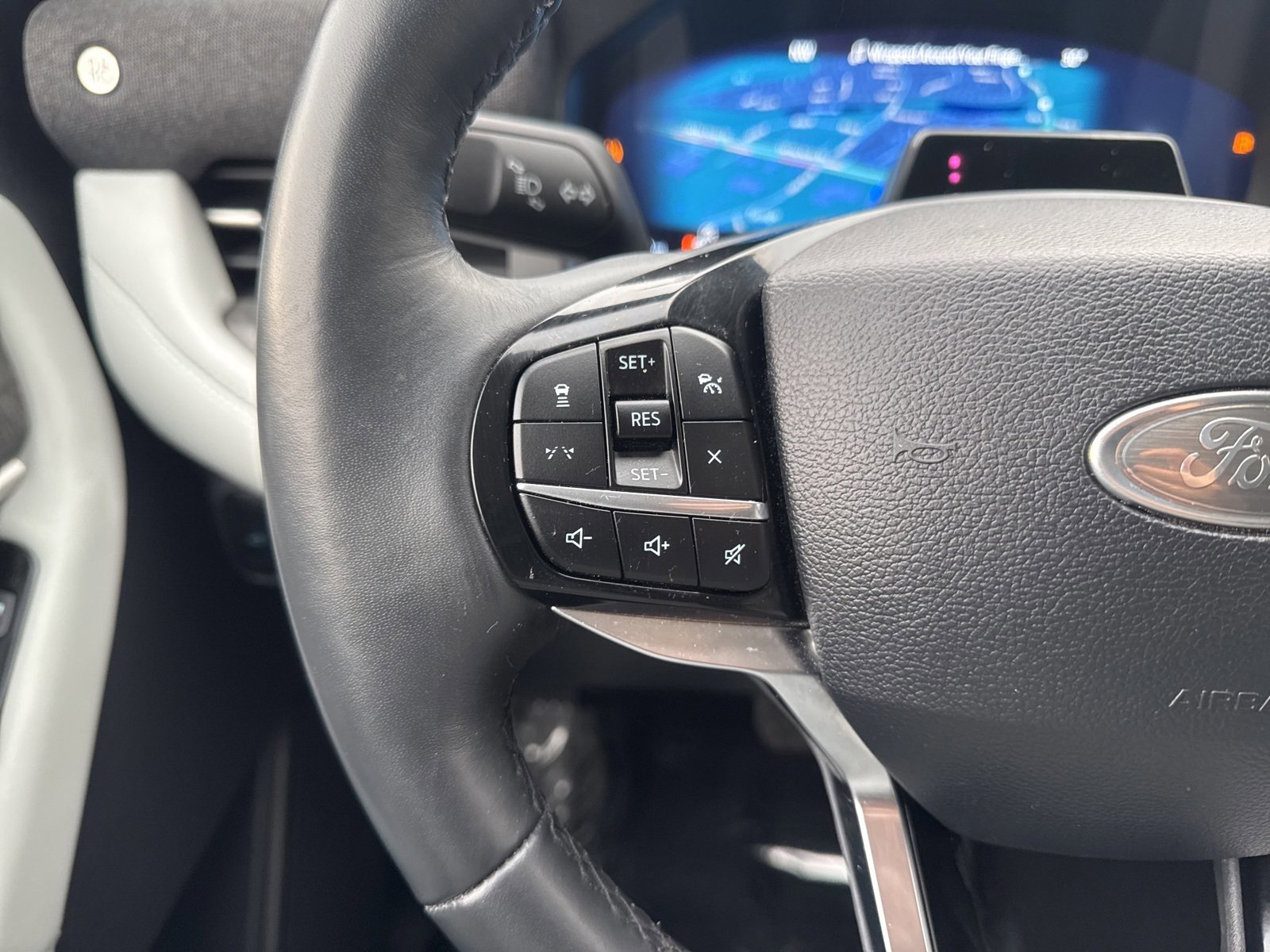 Certified 2025 Ford Explorer Platinum w/ LUX Leather Package image 21