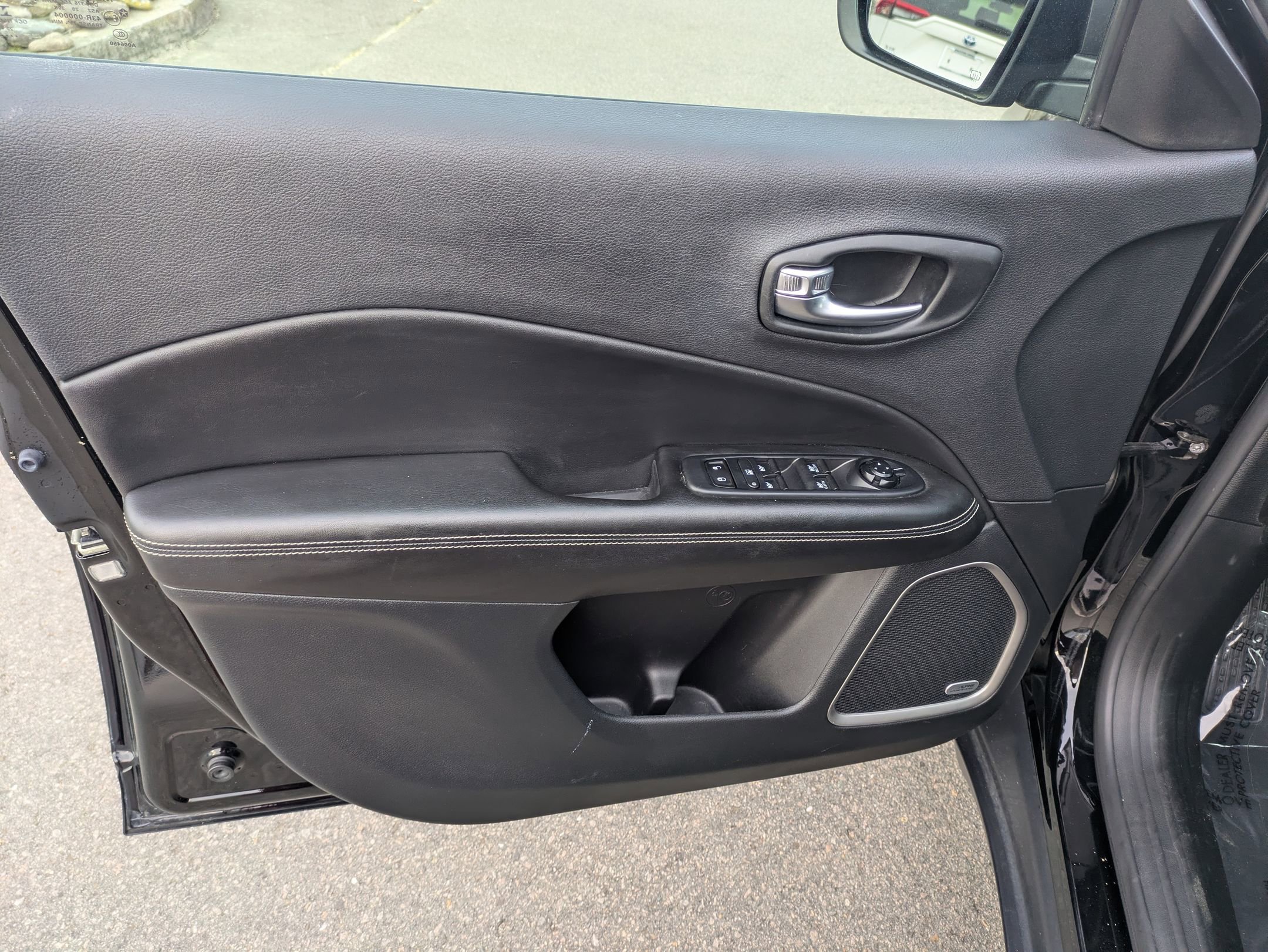 Used 2021 Jeep Compass Latitude w/ Sun and Sound Group image 12