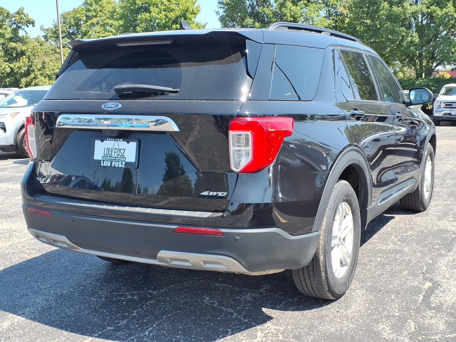Certified 2023 Ford Explorer XLT w/ Equipment Group 202A AWD/4WD image 3