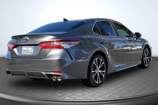 Used 2019 Toyota Camry SE FWD image 2