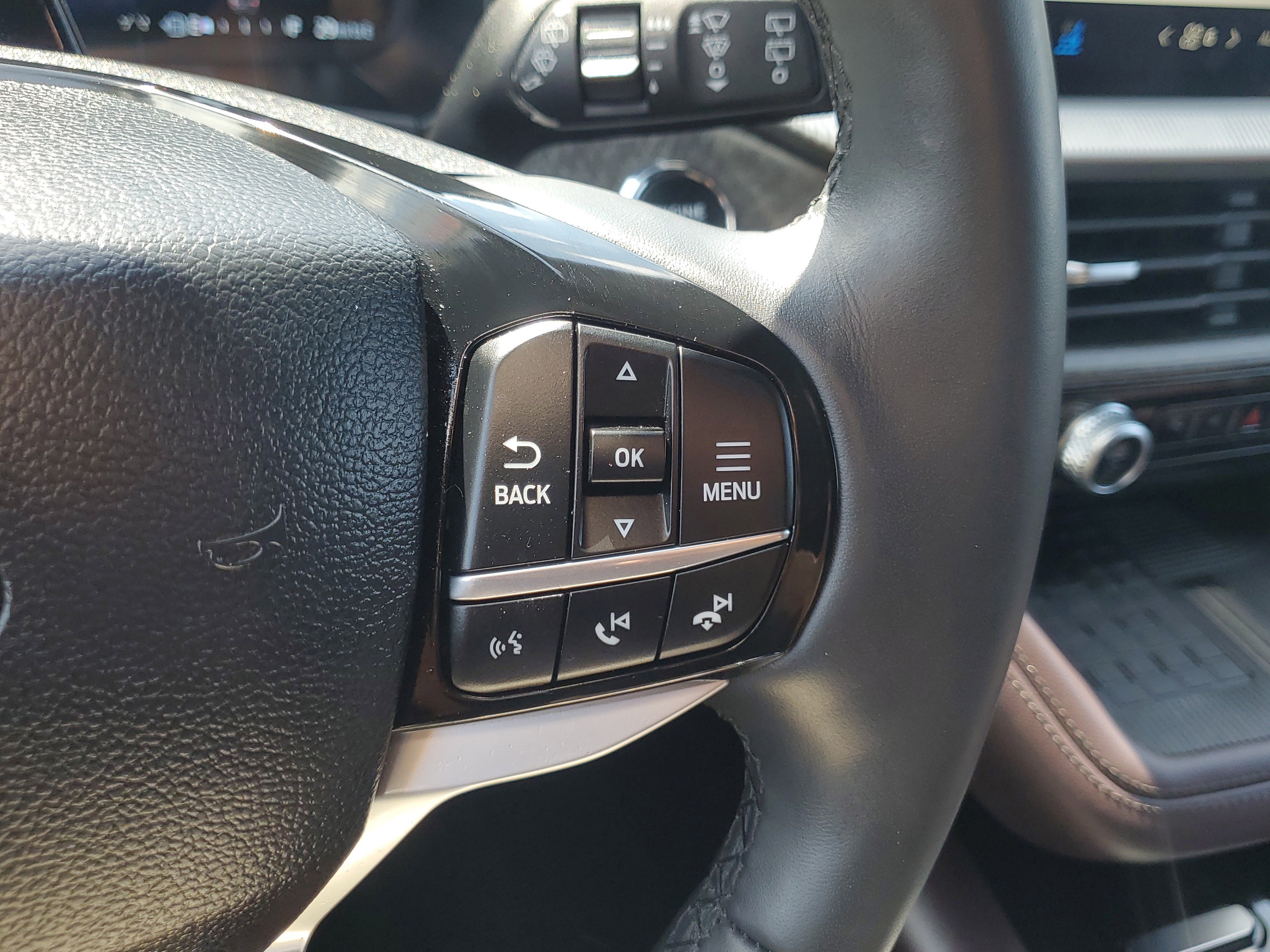 Certified 2025 Ford Explorer Platinum image 26